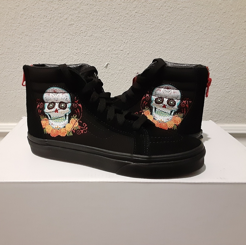 Vans - Picture 1 of 4